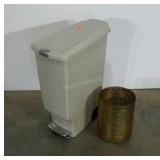 Simple Human step lid trash can, uses K liners,