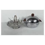 Kitchenwares, includes nutcrackers with tray, and