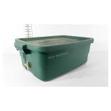 Rubbermaid Roughneck storage tote with lid
