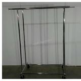 Adjustable clothing rack