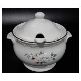 Pfaltzgraff winter berry soup tureen
