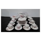 Limgoes China, thirty four pieces including