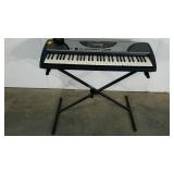 Yamaha PSR 240 keyboard, powers on, includes