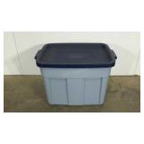 Rubbermaid Roughneck tote with lid, 22 x 16 x 17