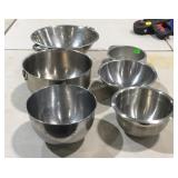 Mixing bowls and colander