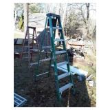 Louisville 7ft Fiberglass Step Ladder, green