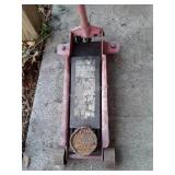 Floor Jack, working unsure of tonnage capacity