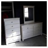 2pc Bedroom Furniture lot, Dresser with mirror