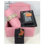 Stretch bracelet with Mary Kay box and bracelet