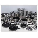 Kitchenwares, pots and pans, some with lids,
