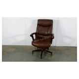 La-Z-Boy office chair, leather look, needs wiped