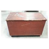 Yellow pine wide-board blanket chest, 7 boards,