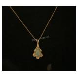 14k yellow gold and jade necklace tested 2.17g,