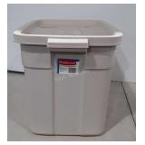 Rubbermaid 18 gallon Storage Tote