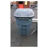 Wheeled Trash Container 50 gallon, nice condition