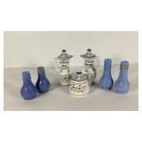 Vintage blue kitchenwares, two pair blue delphite