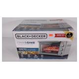 Black and Decker Crisp and Bake toaster oven, new