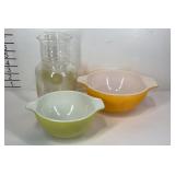 Kitchenware, lemonade pitcher and two Pyrex bowls