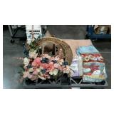 Skid lot: includes wall decor, pillows, throw,