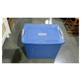 Sterilite 2 gallon tote with locking handle lid.