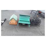4pc Gardening decor lot. 2 bird feeders, small