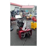 Snow Blower, 5hp Briggs Engine, 20" cutting Path,