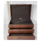 Reed & Barton silver chest, in new condition