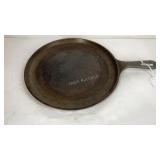 Lodge Cast iron pan 10.5in