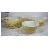 Pyrex bowls,