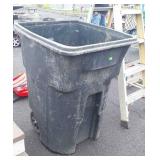 Toter Trashcan missing lid, commercial type