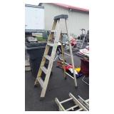 Greenville fiberglass step ladder, 6 foot