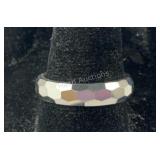 Size 8 Sterling silver band ring 2.05gr