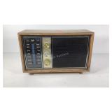 RCA Victor Filteramic AM/FM table top radio,