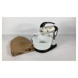 Sunbeam Mixmaster mixer, powers on, needs beaters