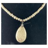 White howlite and freshwater pearl beaded