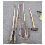 4pc Tools lot, post hole Diggers, digging bar,