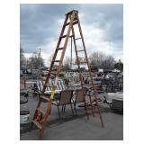 10ft Wood Step Ladder. In good usable condition,