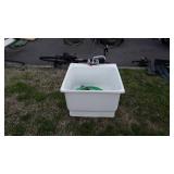 Utility Tub 23wx25d with the 4 metal feet but