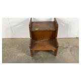 Little step stool with storage