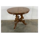 Round tea table, Victorian undercarriage, on