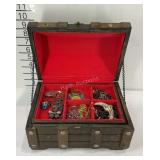 Jewelry chest with jewelry