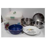Bakeware group: 3 stainless steel mixing bowls,