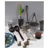 Home decor & kitchen lot includes Garden trowel,