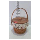 2004 Longaberger Medium Fruit basket with lid,