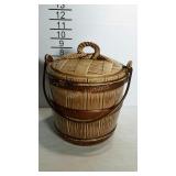 Cookie jar with lid in the shape of a wooden
