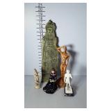 Wall plaque & figurines