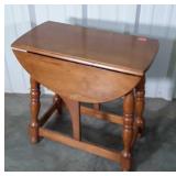 Nice maple Butterfly Drop Leaf End Table. Clean