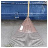 Ames 30-inch poly leaf rake