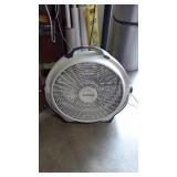 Wind Machine 18" low sitting floor fan in working