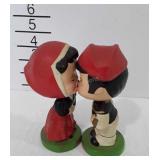 Vintage bobble head kissing dolls, ceramic